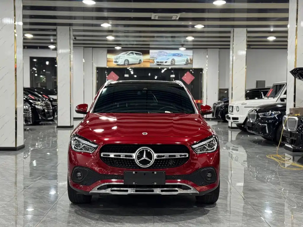 MERCEDES-BENZ GLA