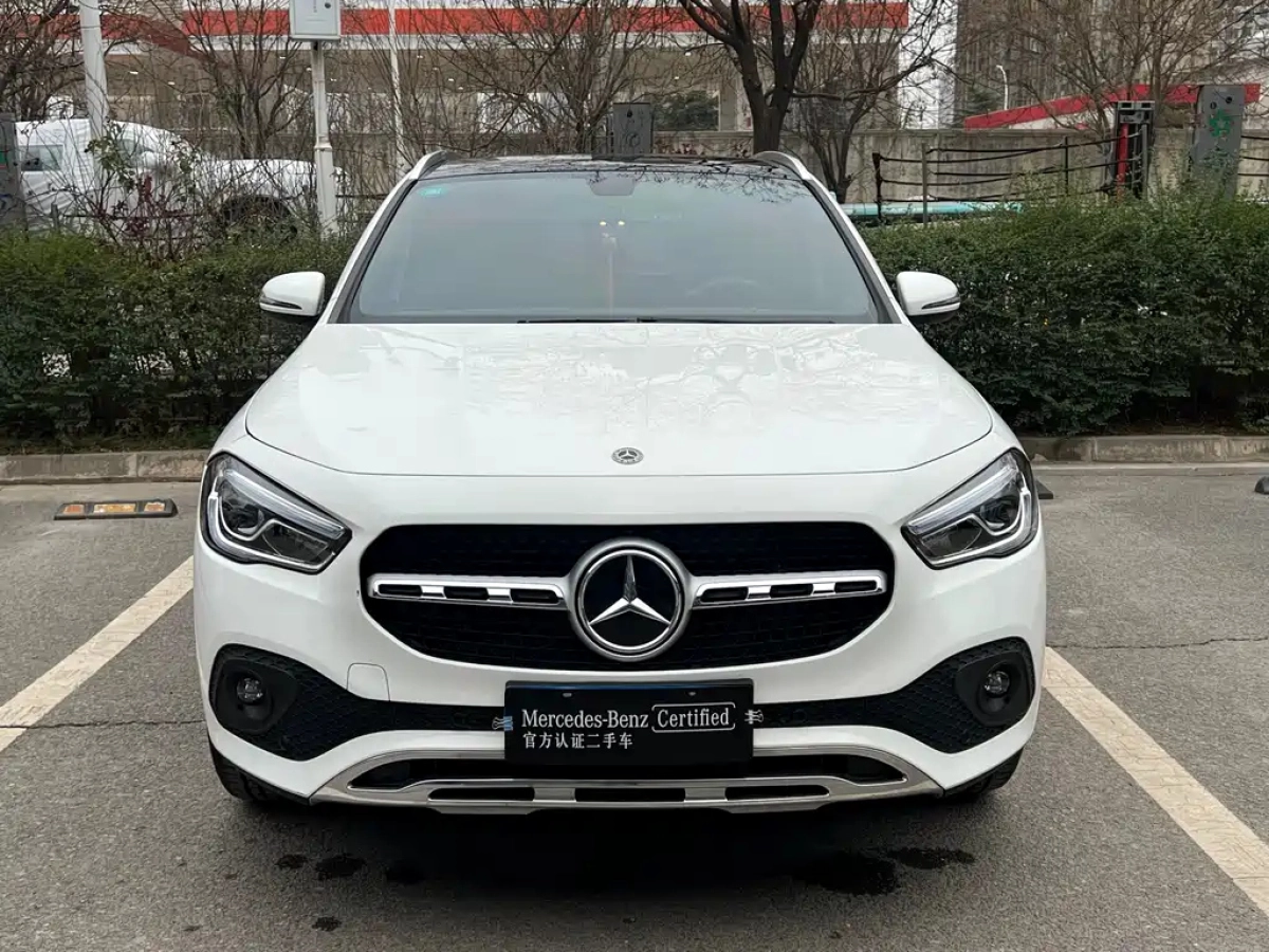 MERCEDES-BENZ GLA