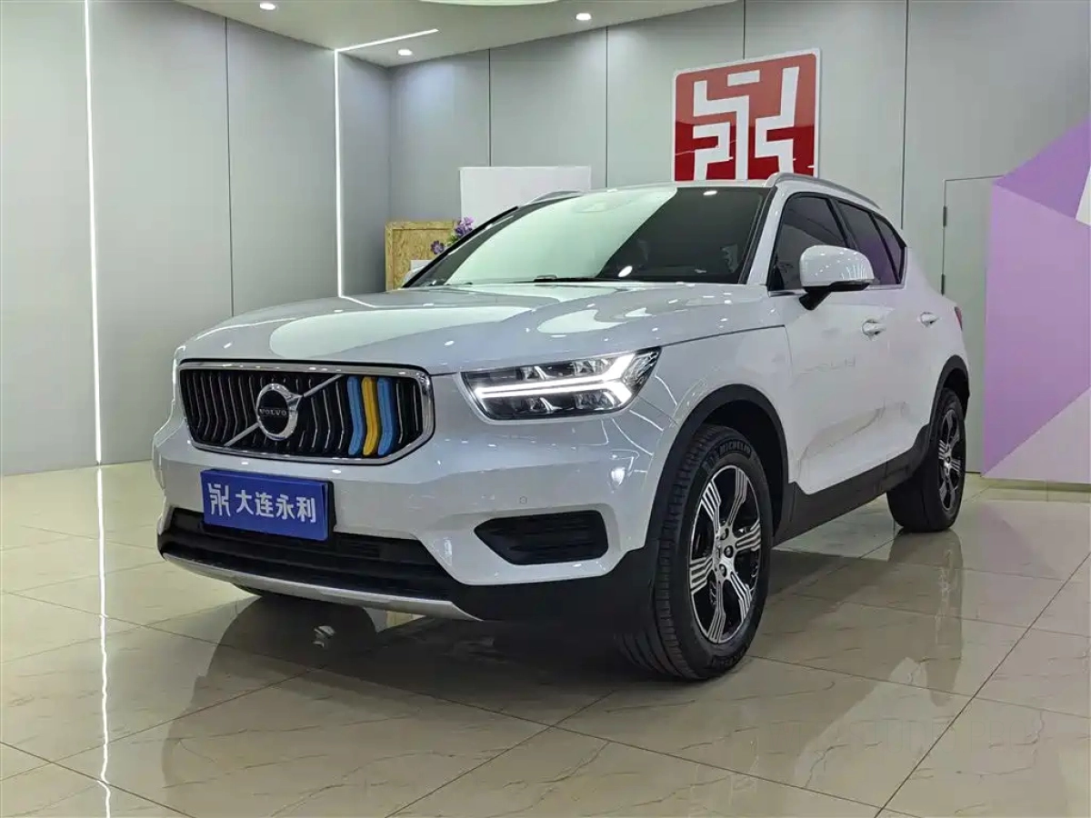 VOLVO XC40  2020