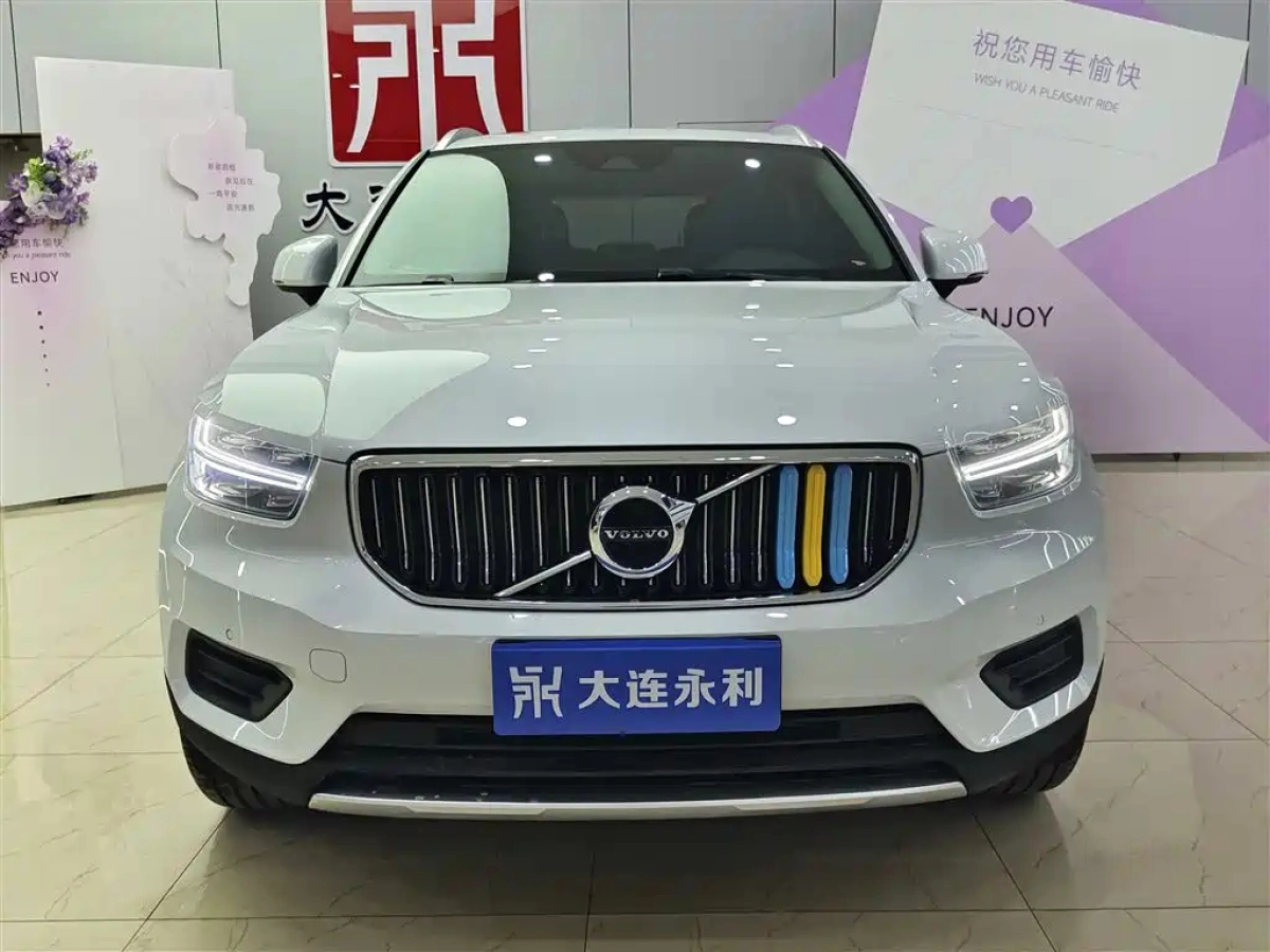 VOLVO XC40
