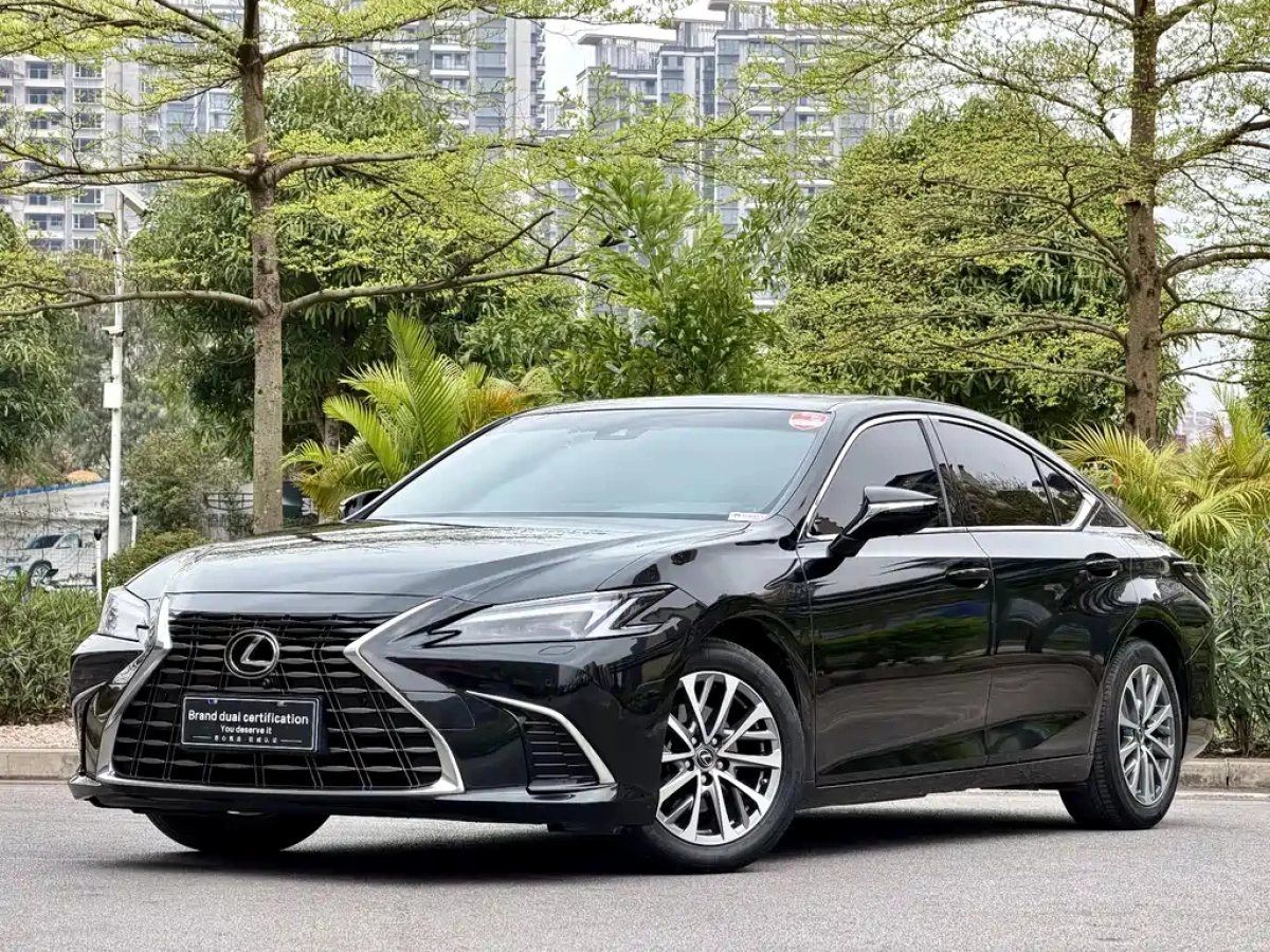 LEXUS ES  2025