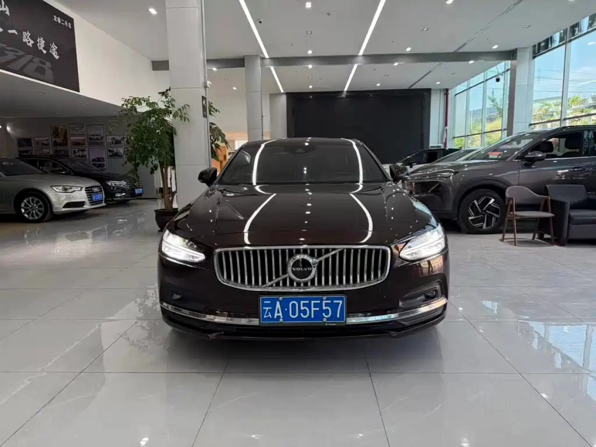 VOLVO S90