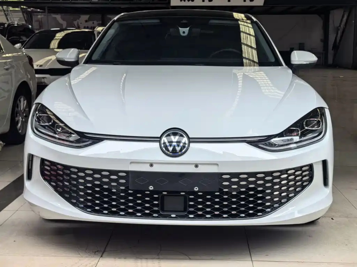 VOLKSWAGEN LAMANDO  2022