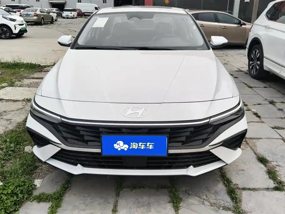 HYUNDAI ELANTRA