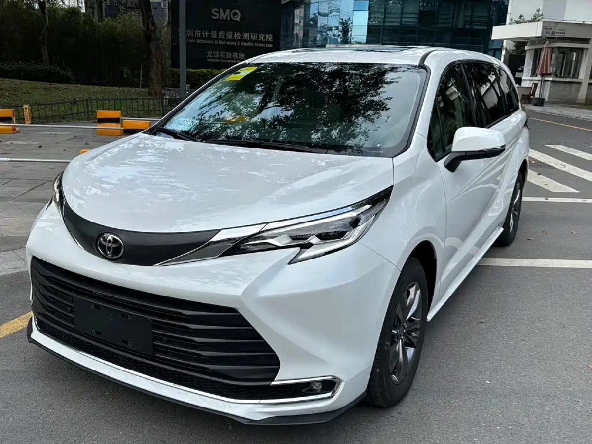 TOYOTA SIENNA  2026
