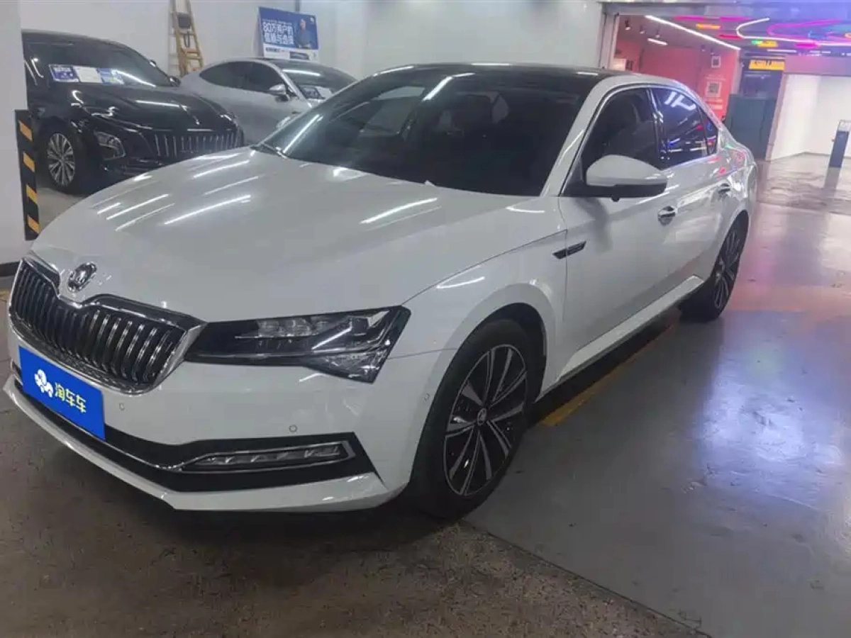 SKODA SUPERB  2025