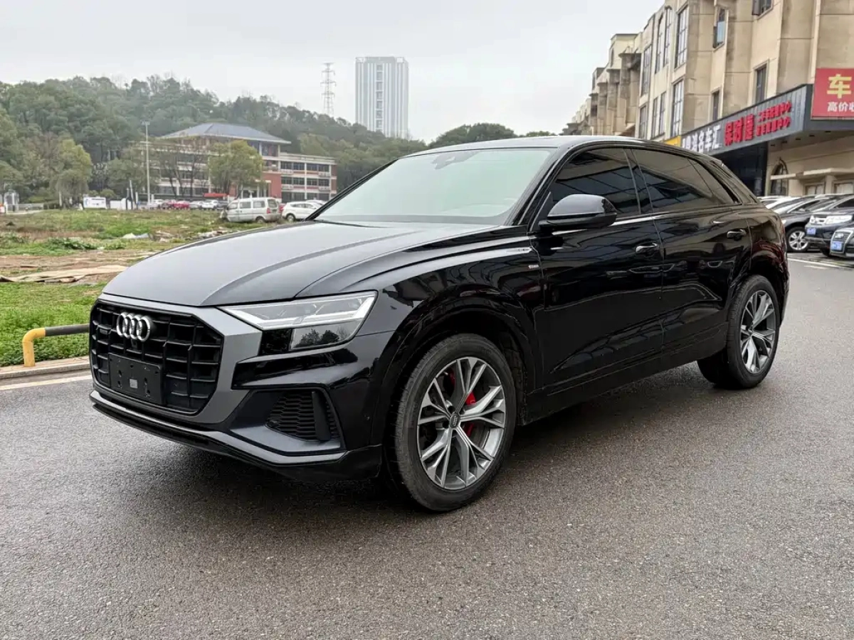 AUDI Q8  2020