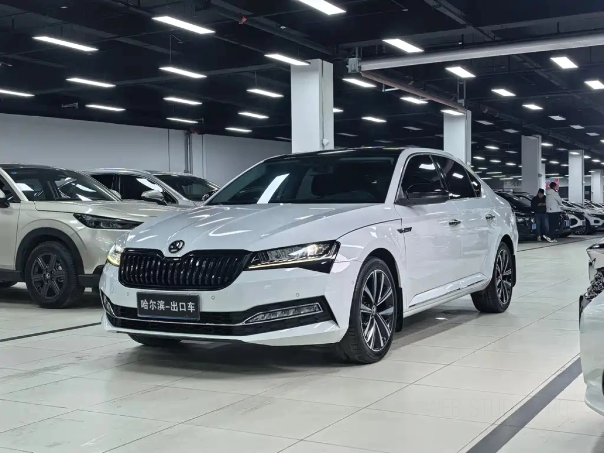 SKODA SUPERB  2023