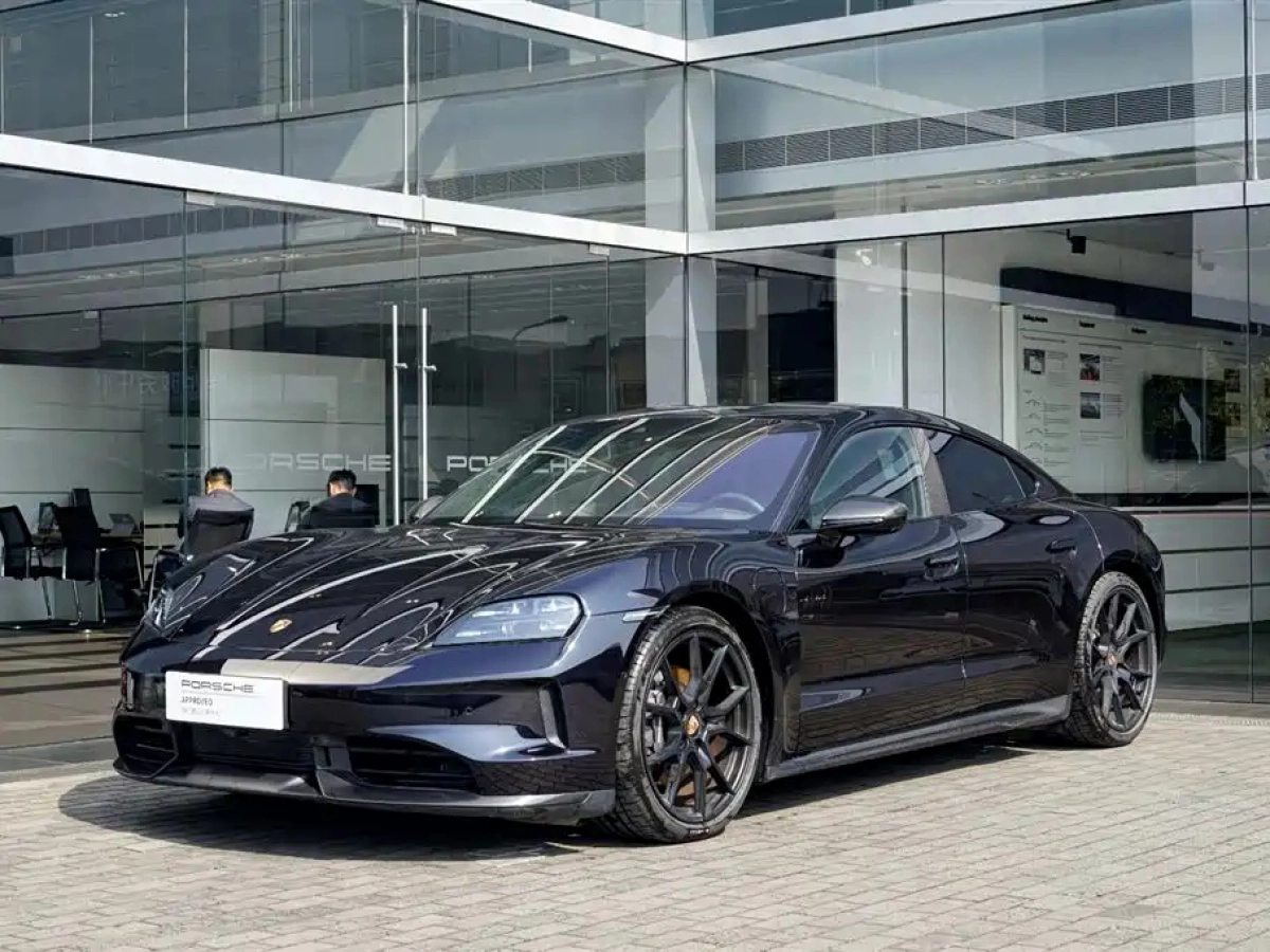 PORSCHE TAYCAN  2024