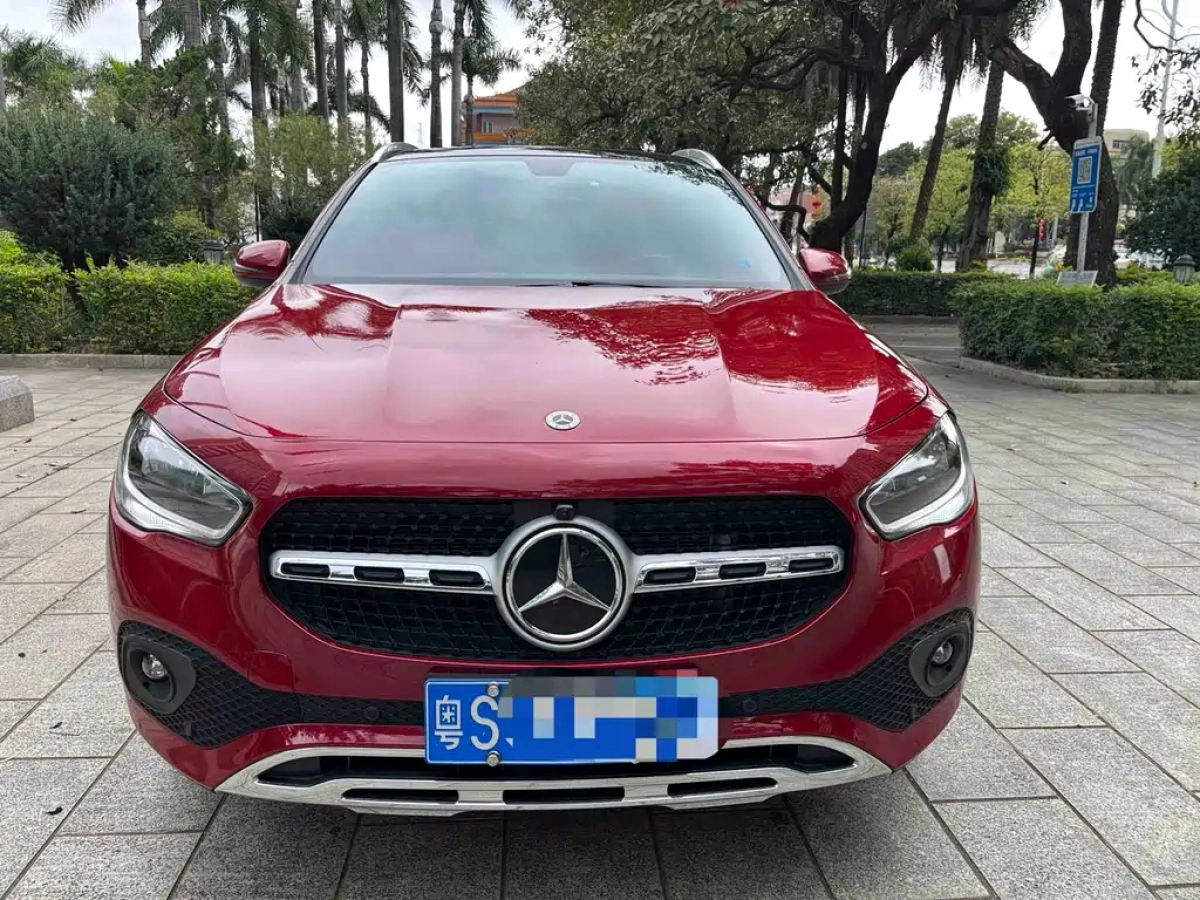 MERCEDES-BENZ GLA