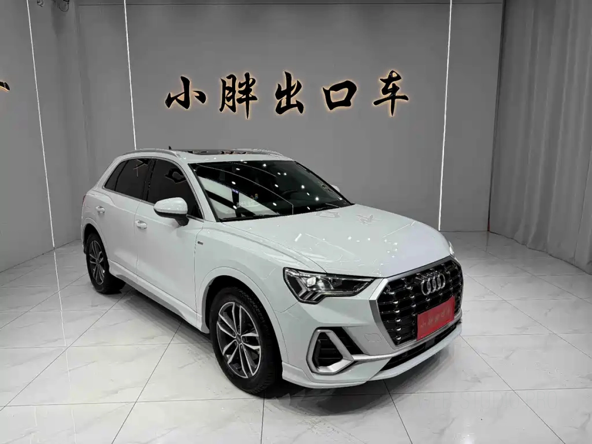 AUDI Q3