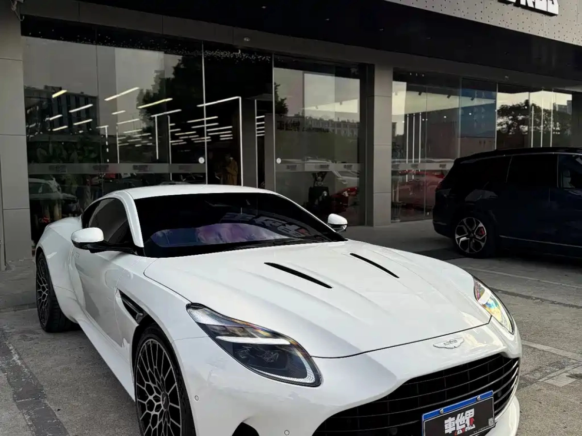 ASTON MARTIN DB12