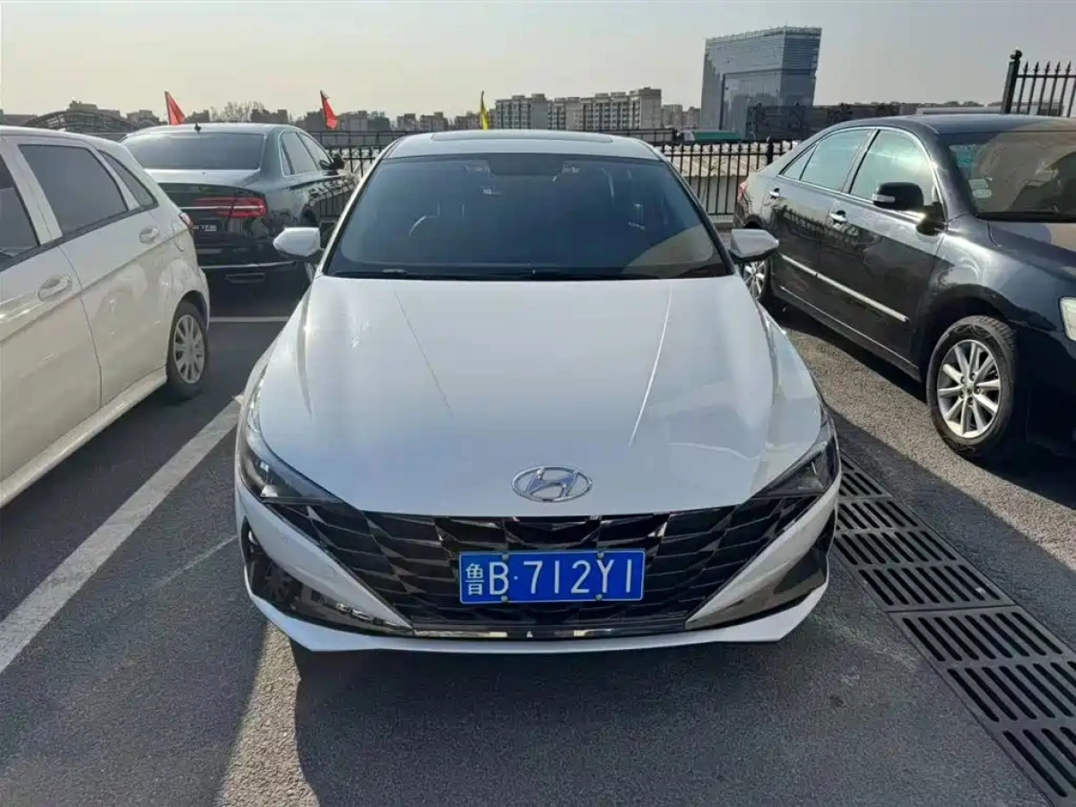 HYUNDAI ELANTRA