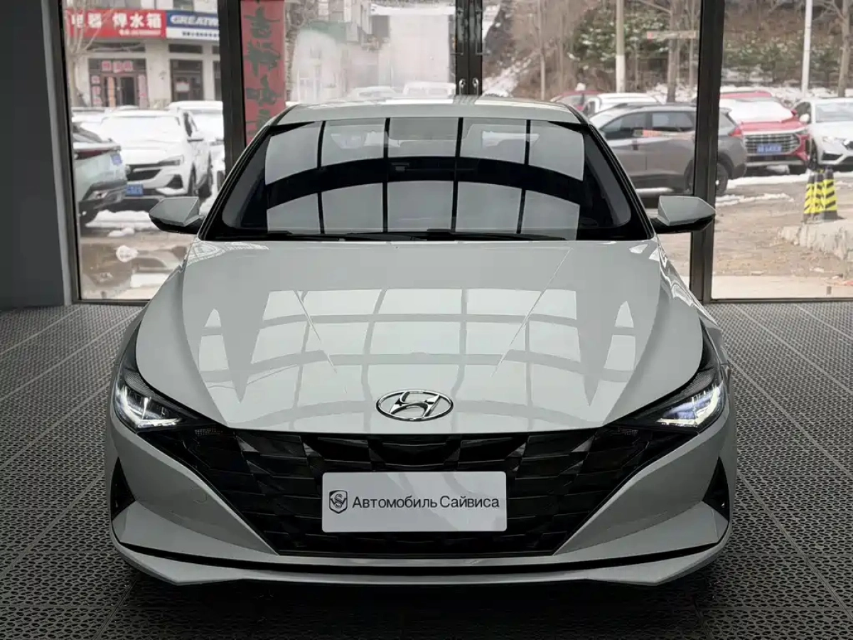 HYUNDAI ELANTRA