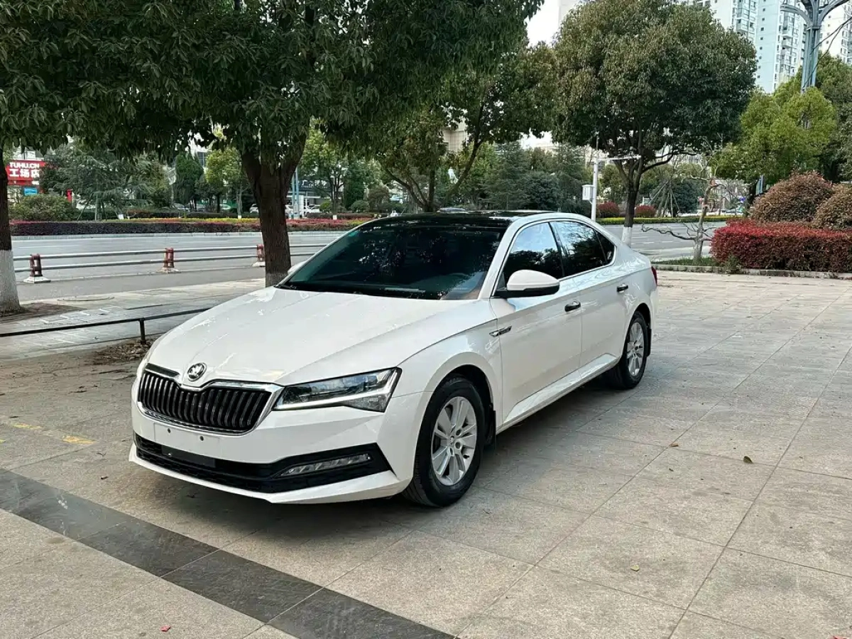 SKODA SUPERB