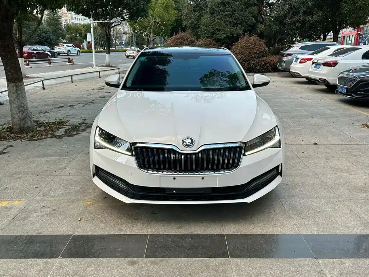 SKODA SUPERB