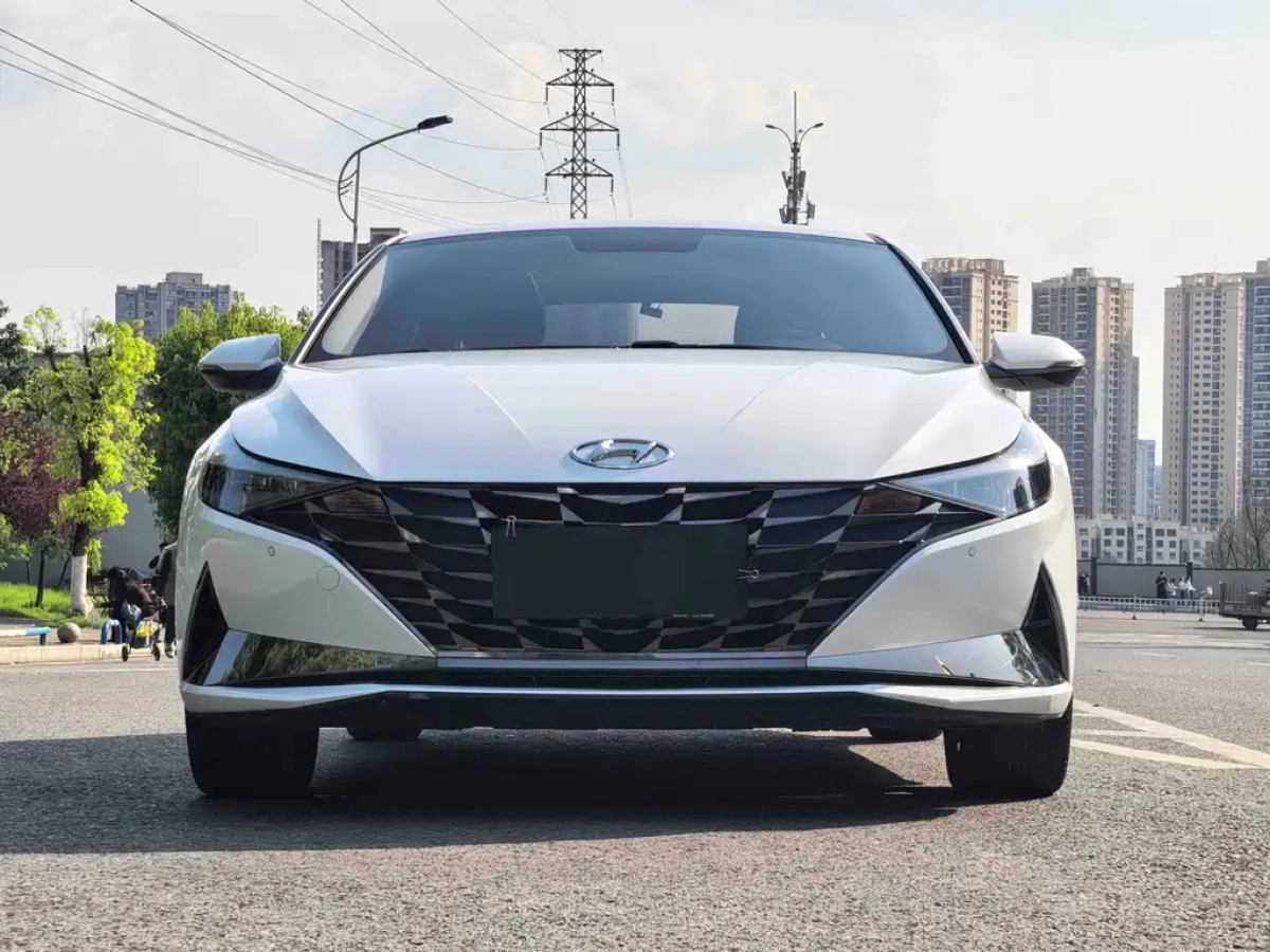 HYUNDAI ELANTRA