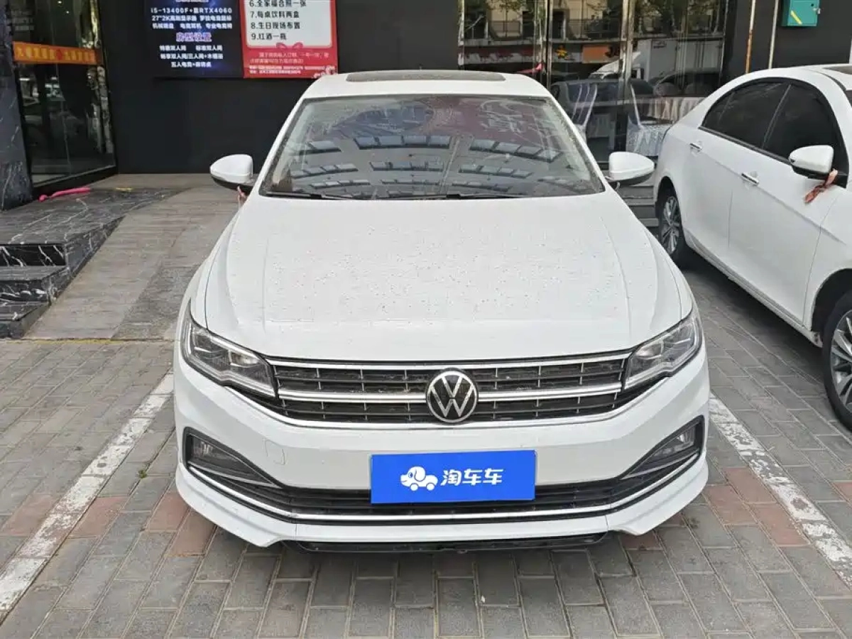 VOLKSWAGEN BORA