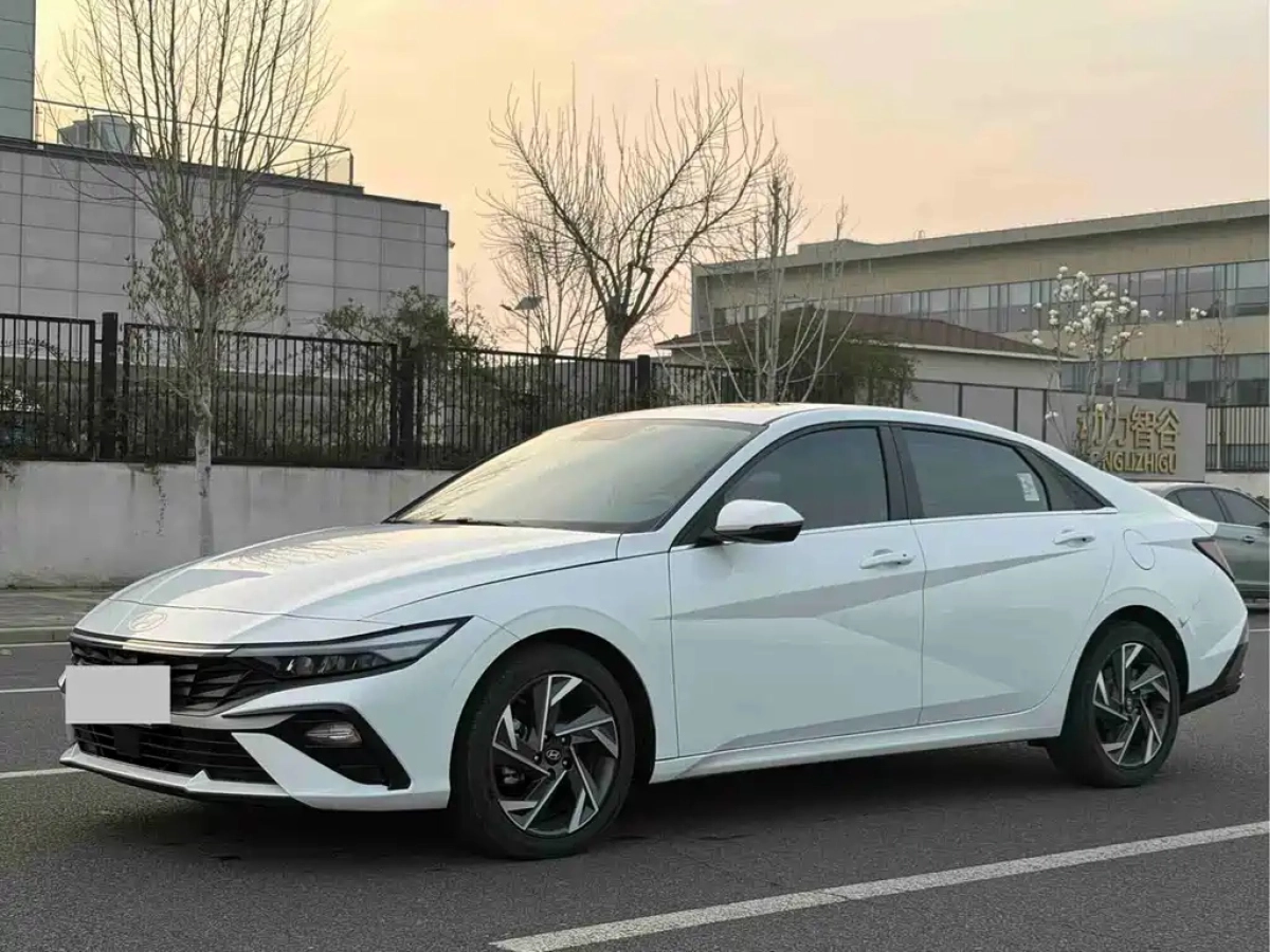 HYUNDAI ELANTRA  2023