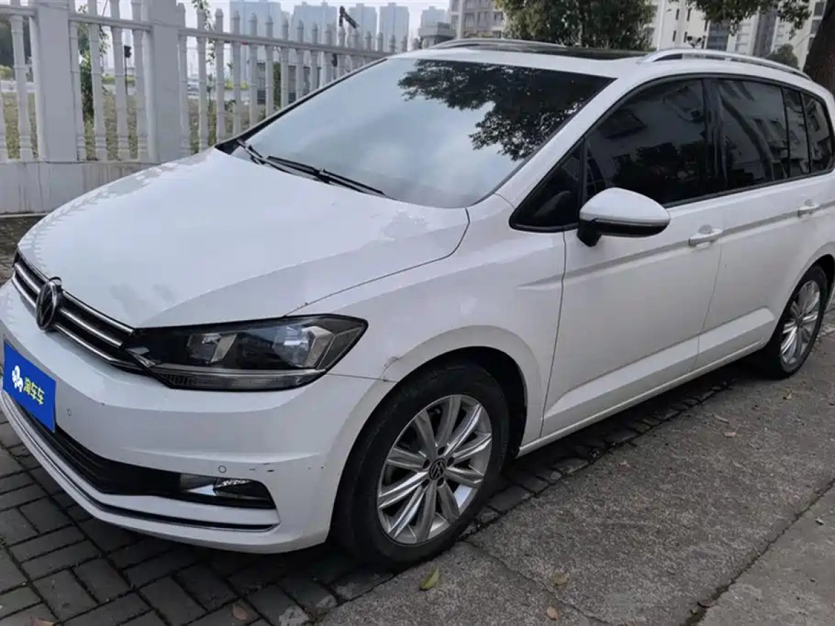 VOLKSWAGEN TOURAN  2021