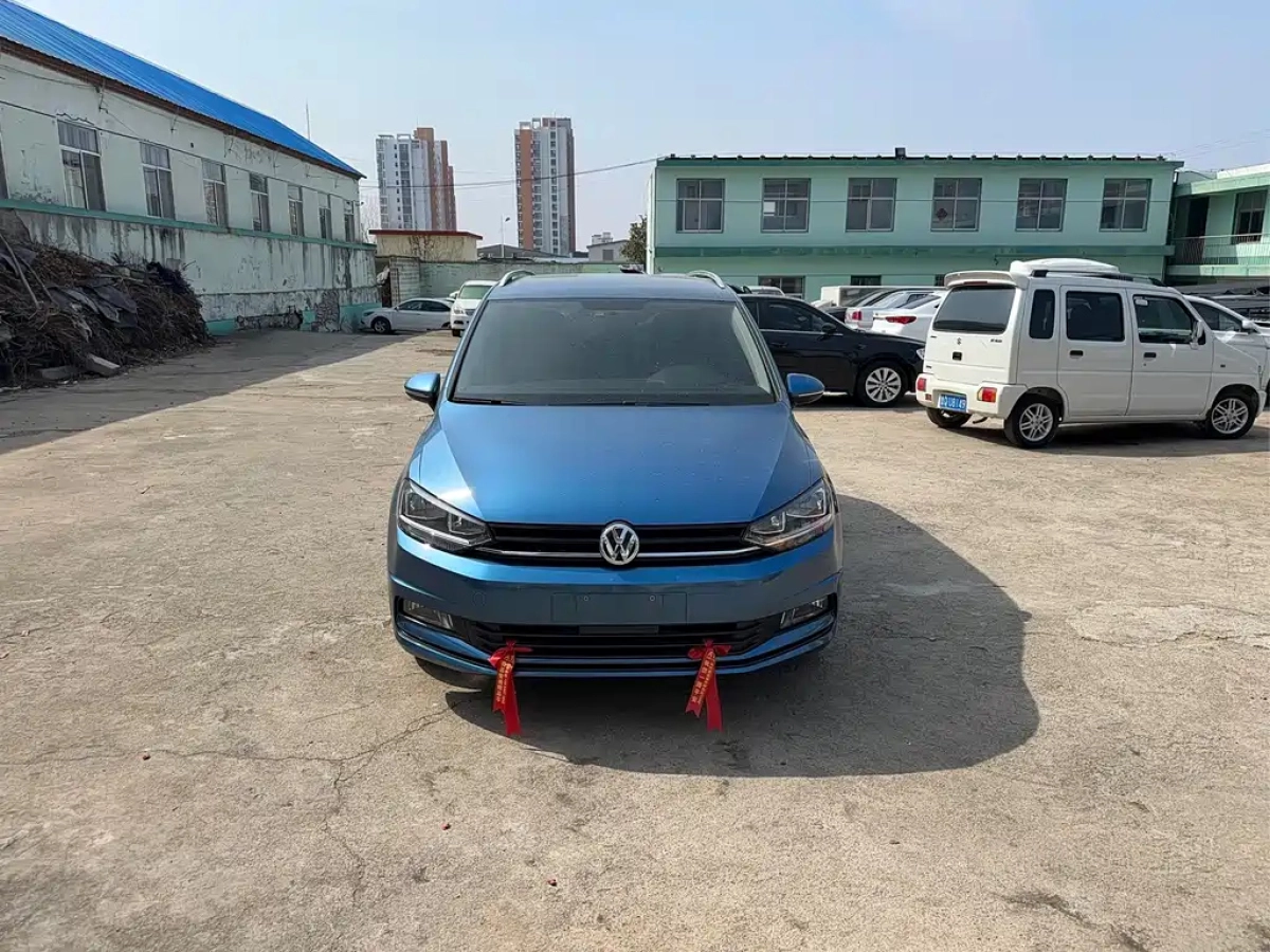 VOLKSWAGEN TOURAN