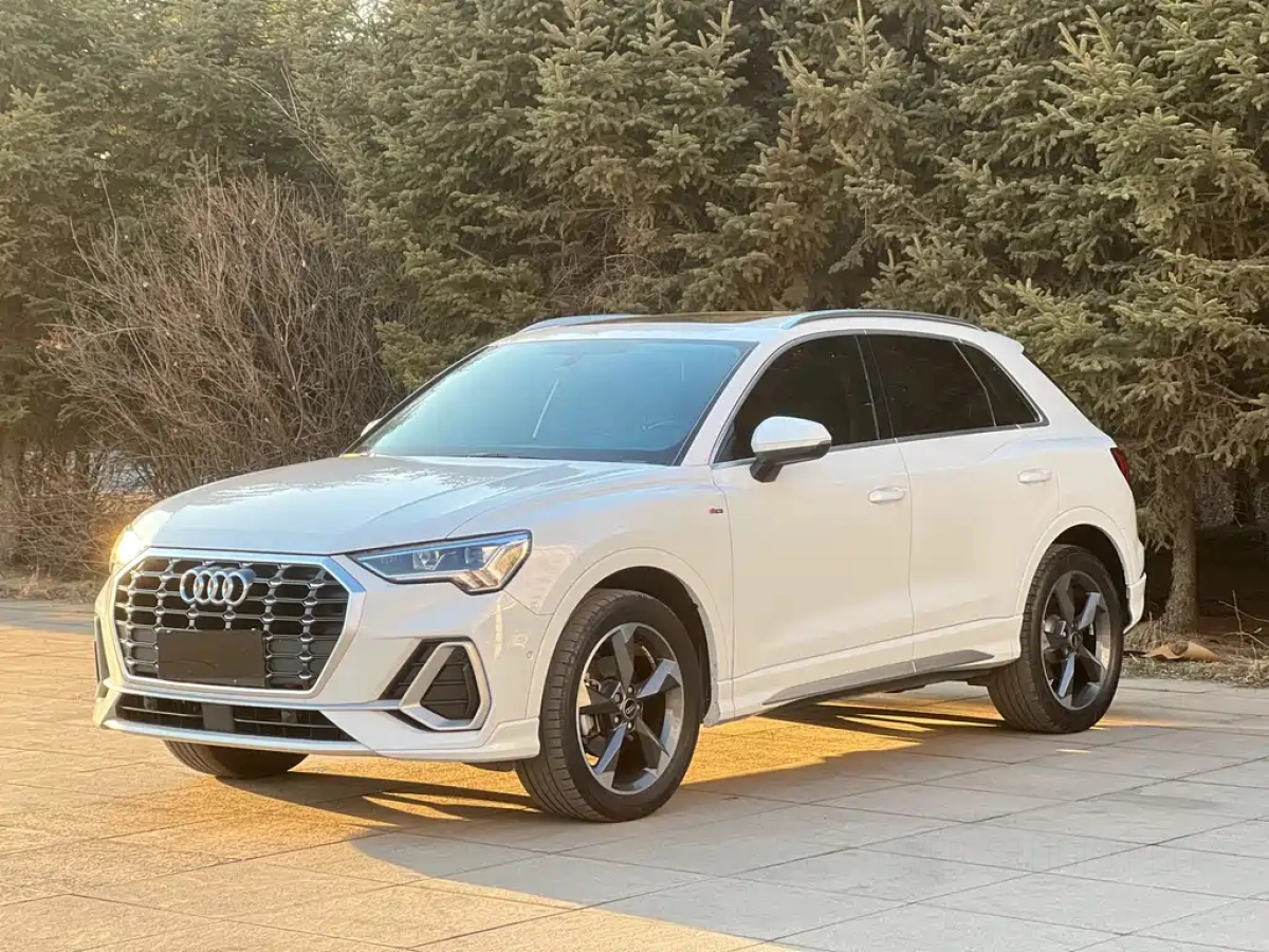 AUDI Q3  2022