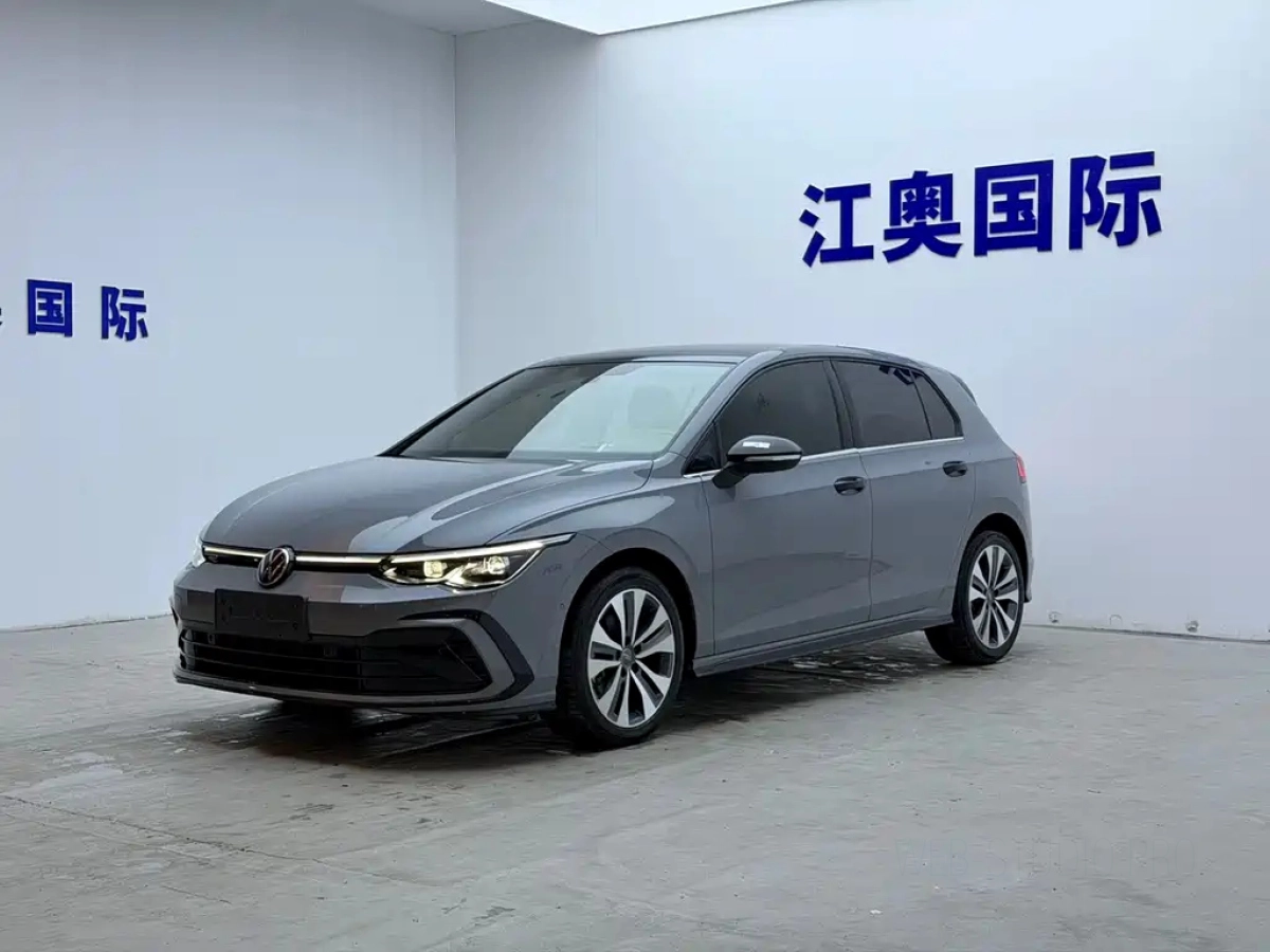 VOLKSWAGEN GOLF  2023