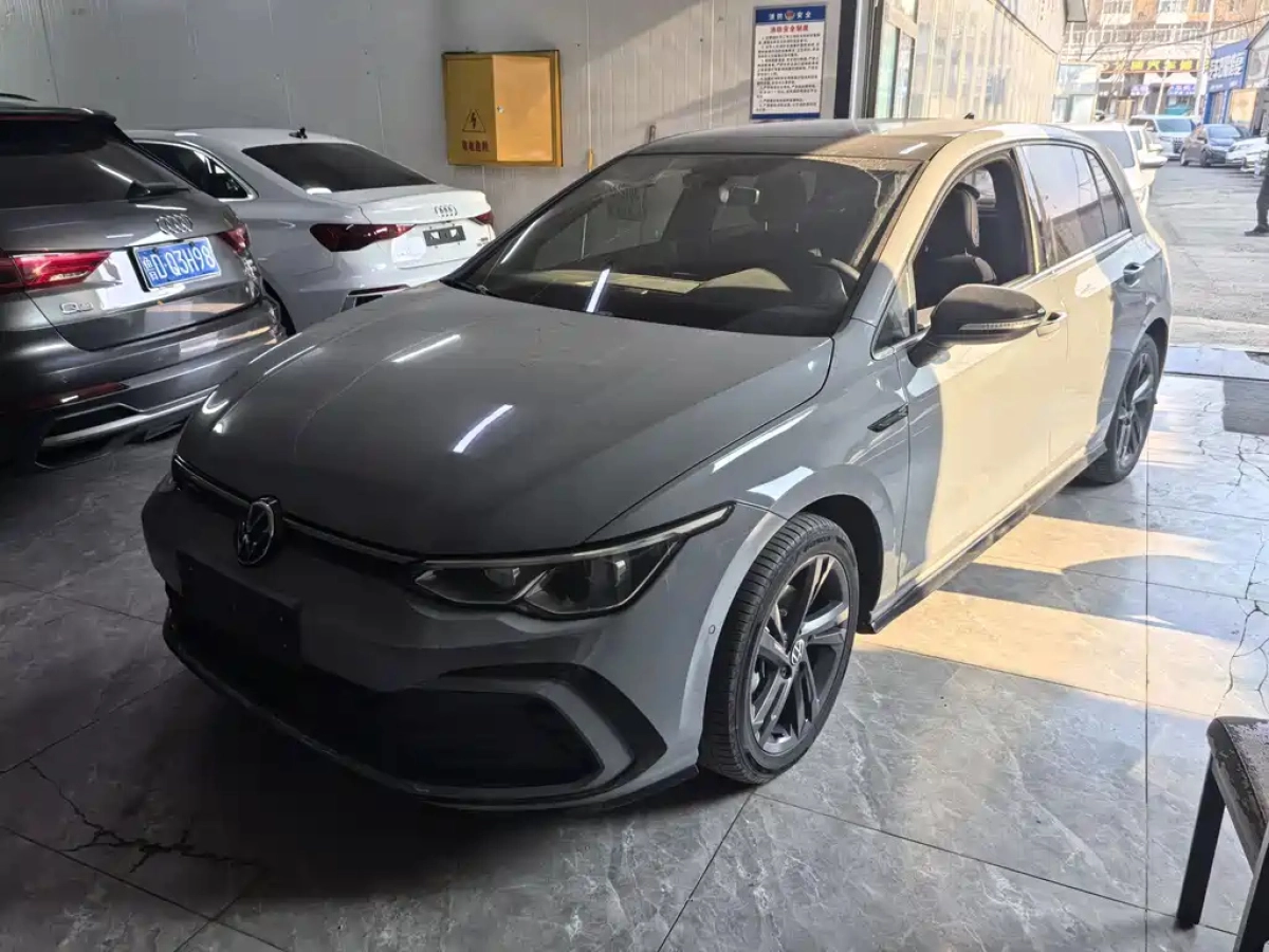 VOLKSWAGEN GOLF  2023