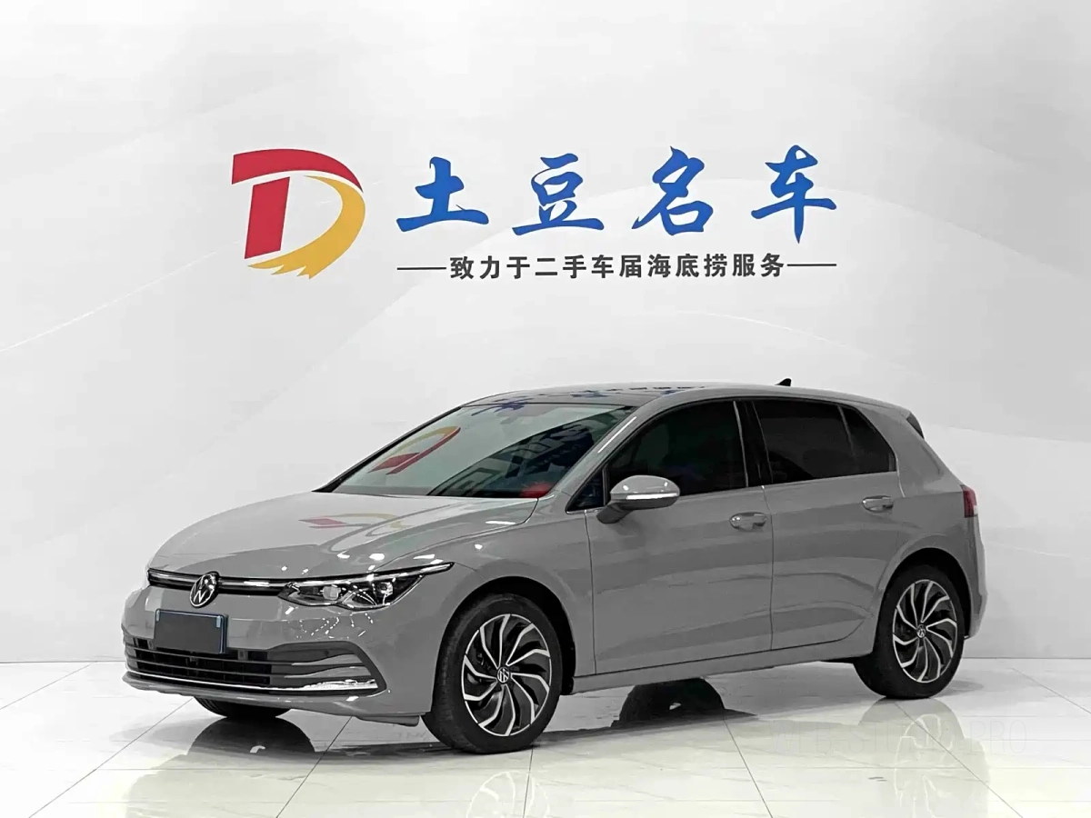 VOLKSWAGEN GOLF  2023