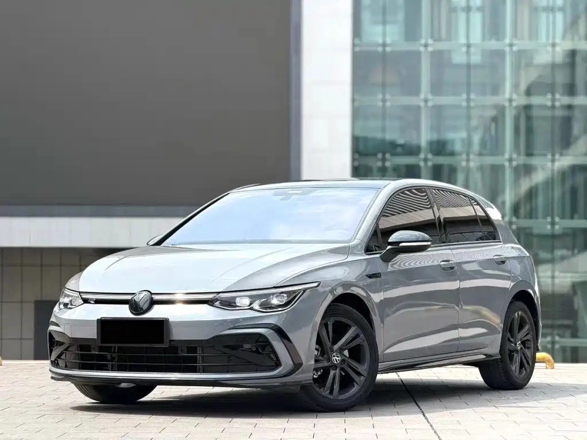 VOLKSWAGEN GOLF  2023