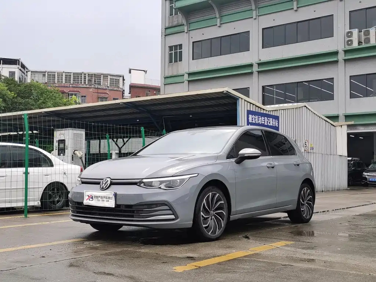 VOLKSWAGEN GOLF  2023