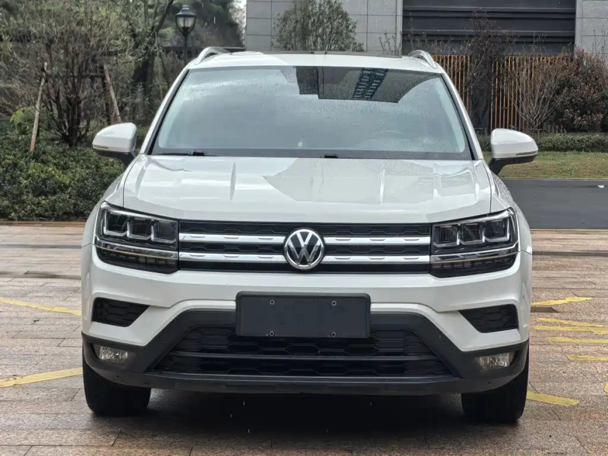 VOLKSWAGEN THARU