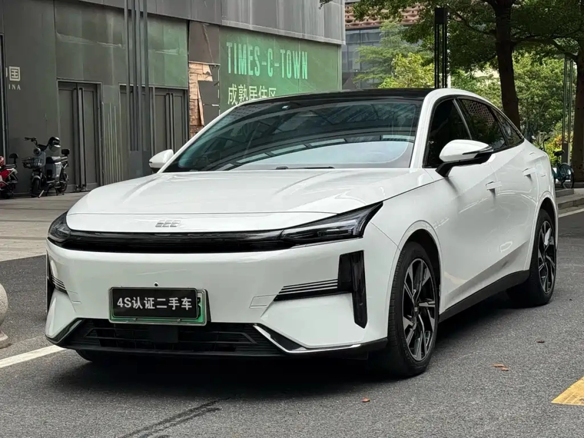 GEELY GALAXY GALAXY L6  2024