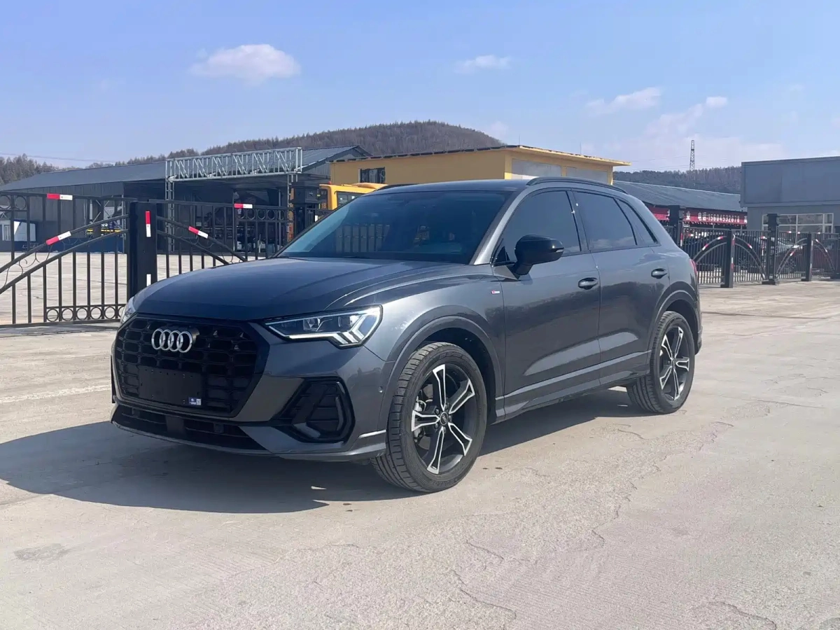 AUDI Q3  2022