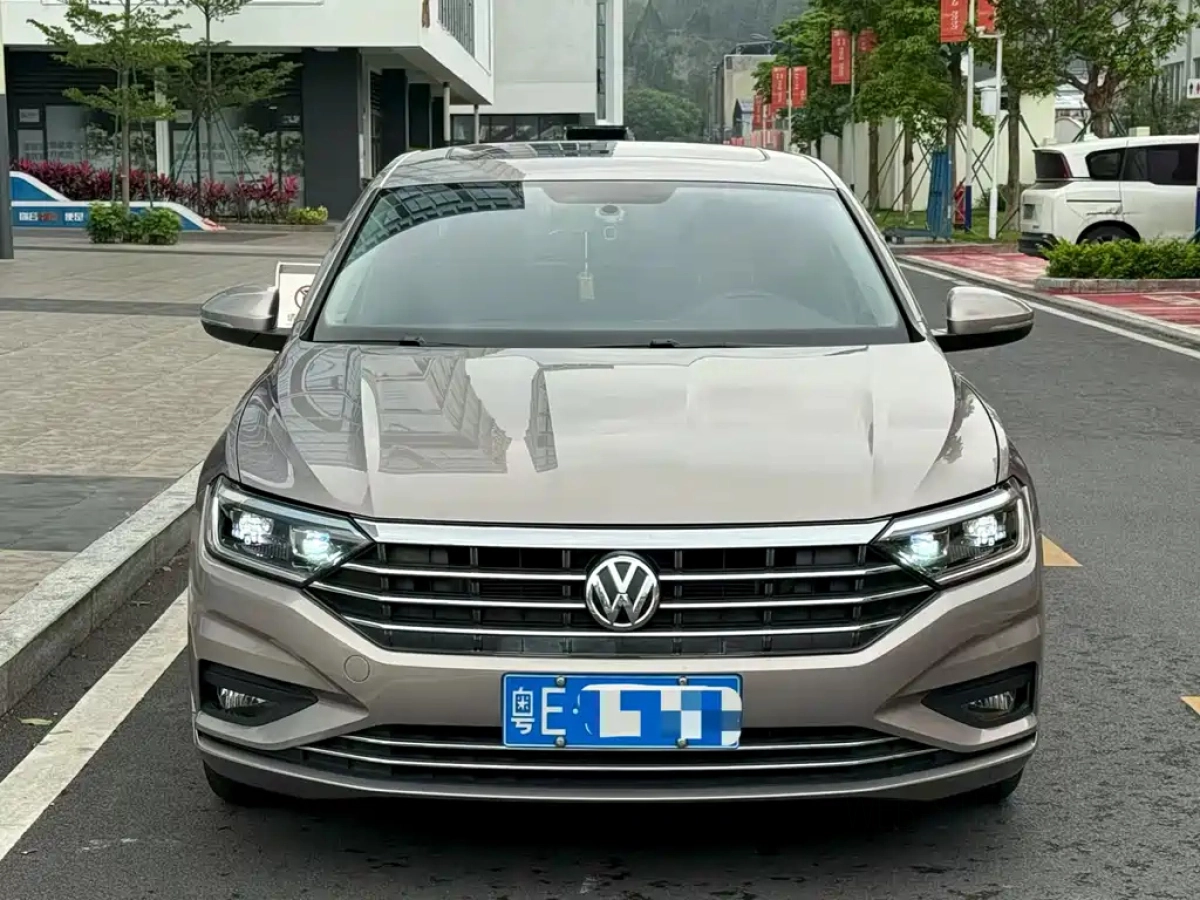 VOLKSWAGEN SAGITAR