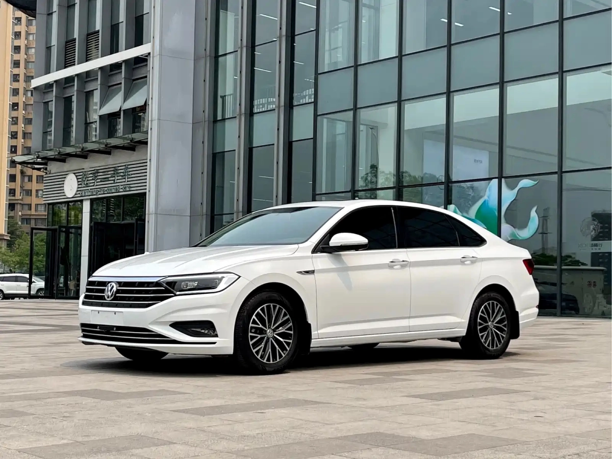 VOLKSWAGEN SAGITAR  2019