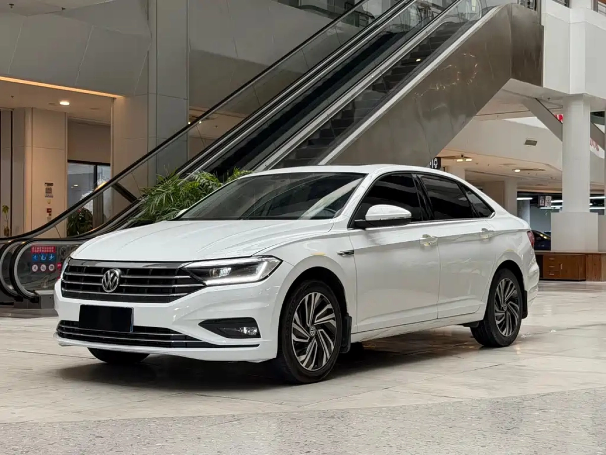 VOLKSWAGEN SAGITAR  2022