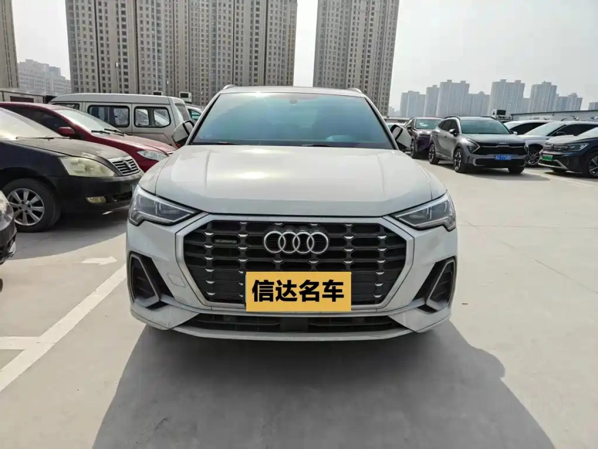 AUDI Q3