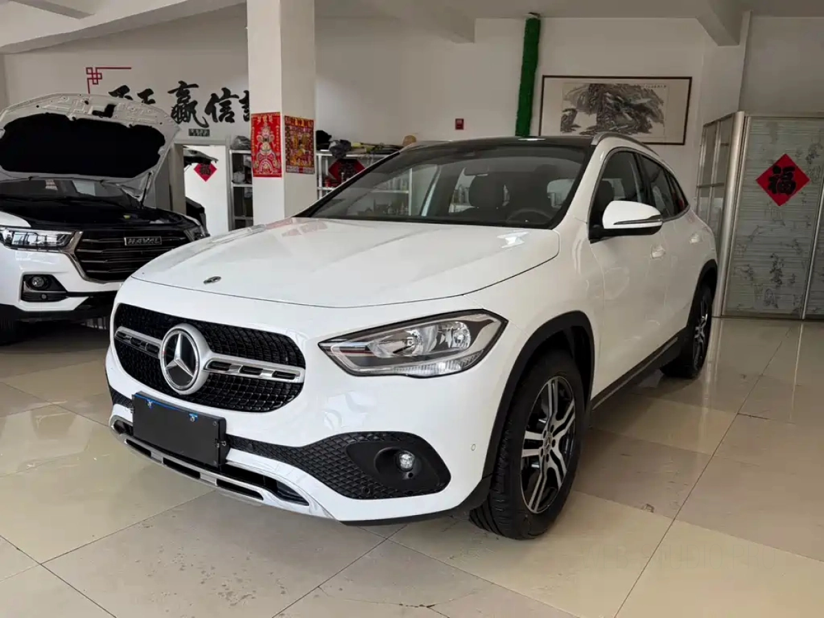 MERCEDES-BENZ GLA  2023