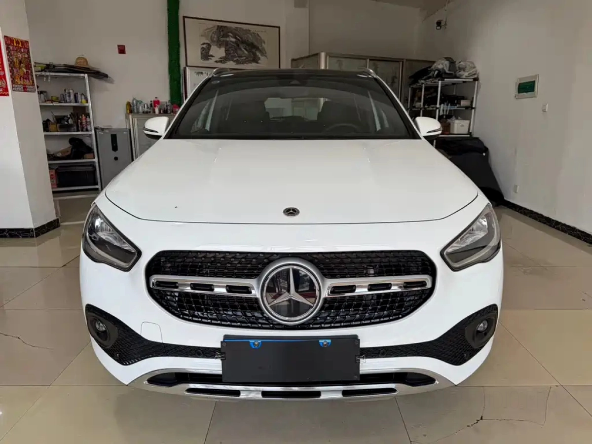 MERCEDES-BENZ GLA