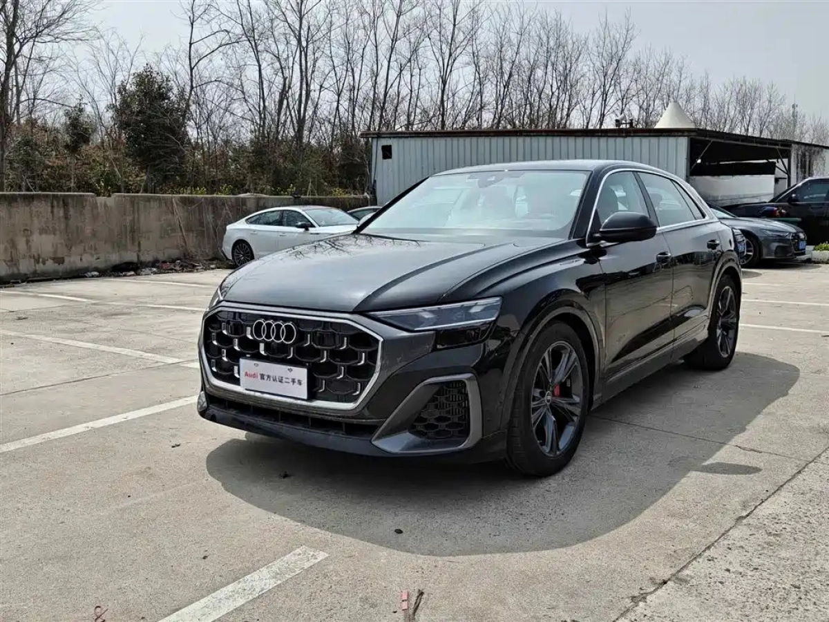 AUDI Q8  2025