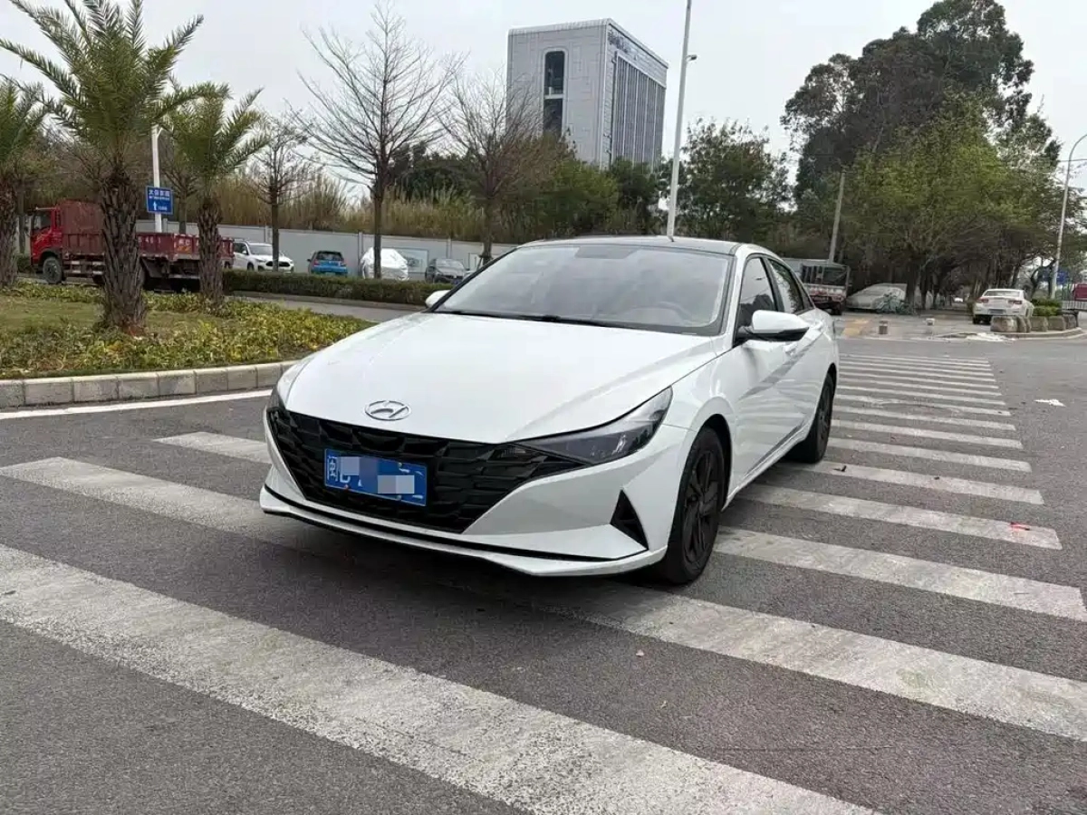 HYUNDAI ELANTRA