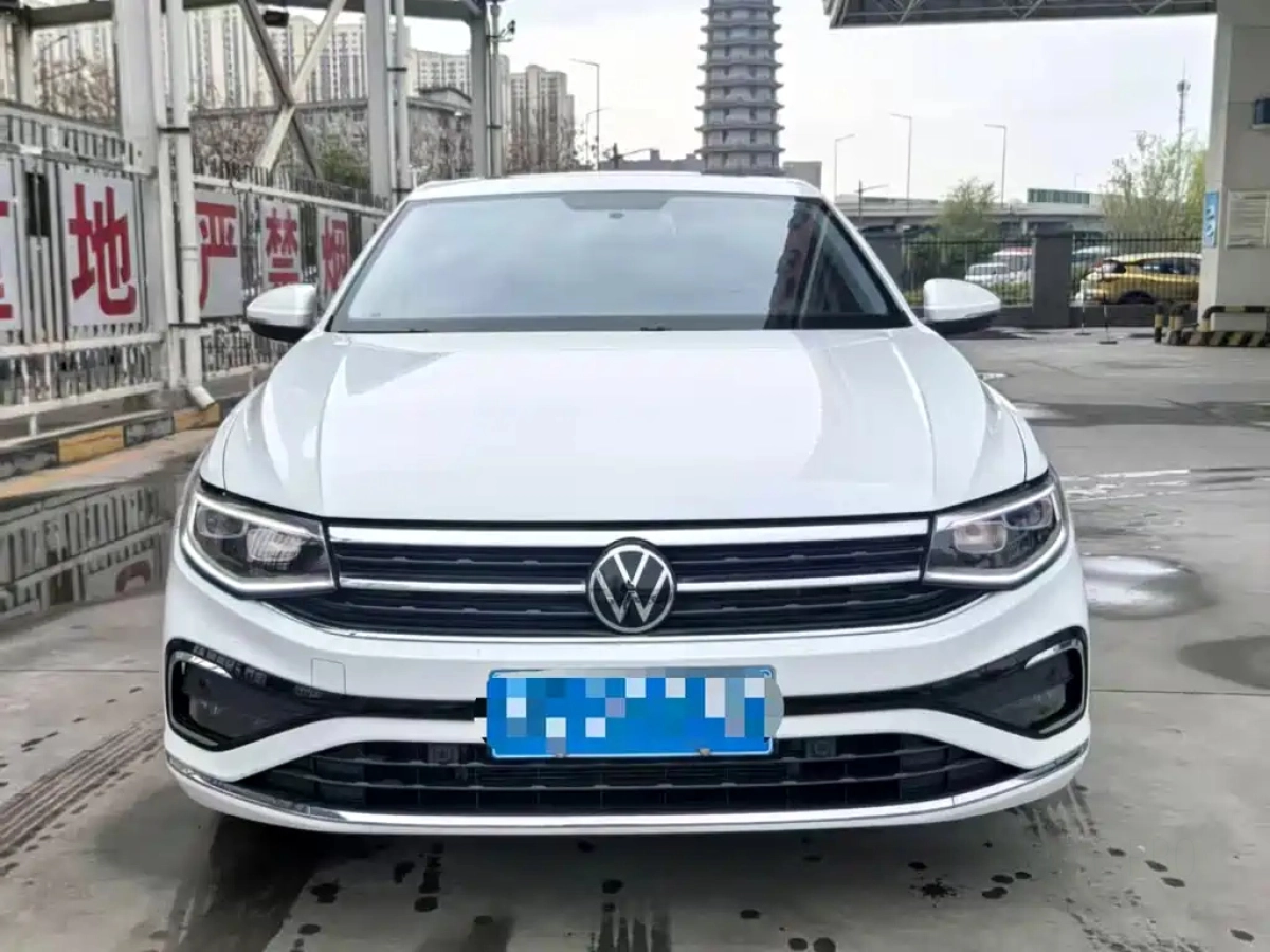 VOLKSWAGEN BORA