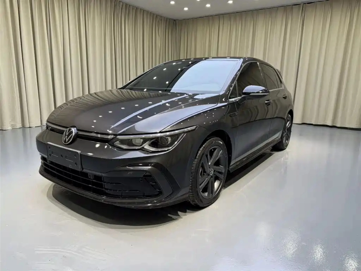VOLKSWAGEN GOLF  2023
