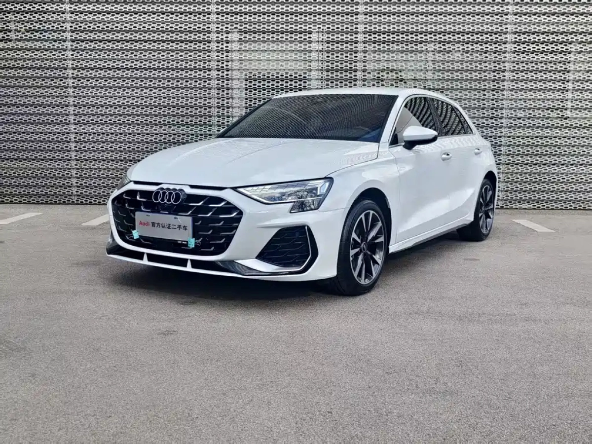 AUDI A3  2024