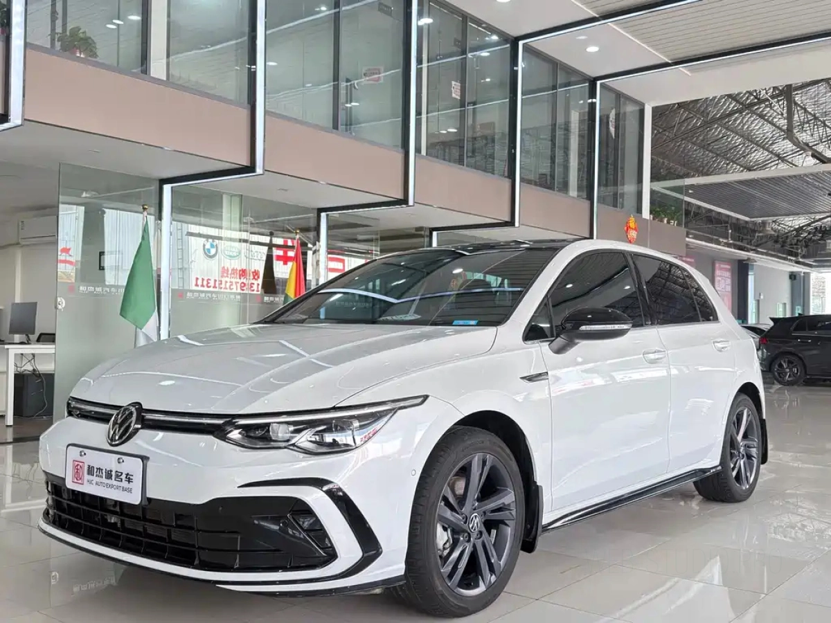 VOLKSWAGEN GOLF  2022