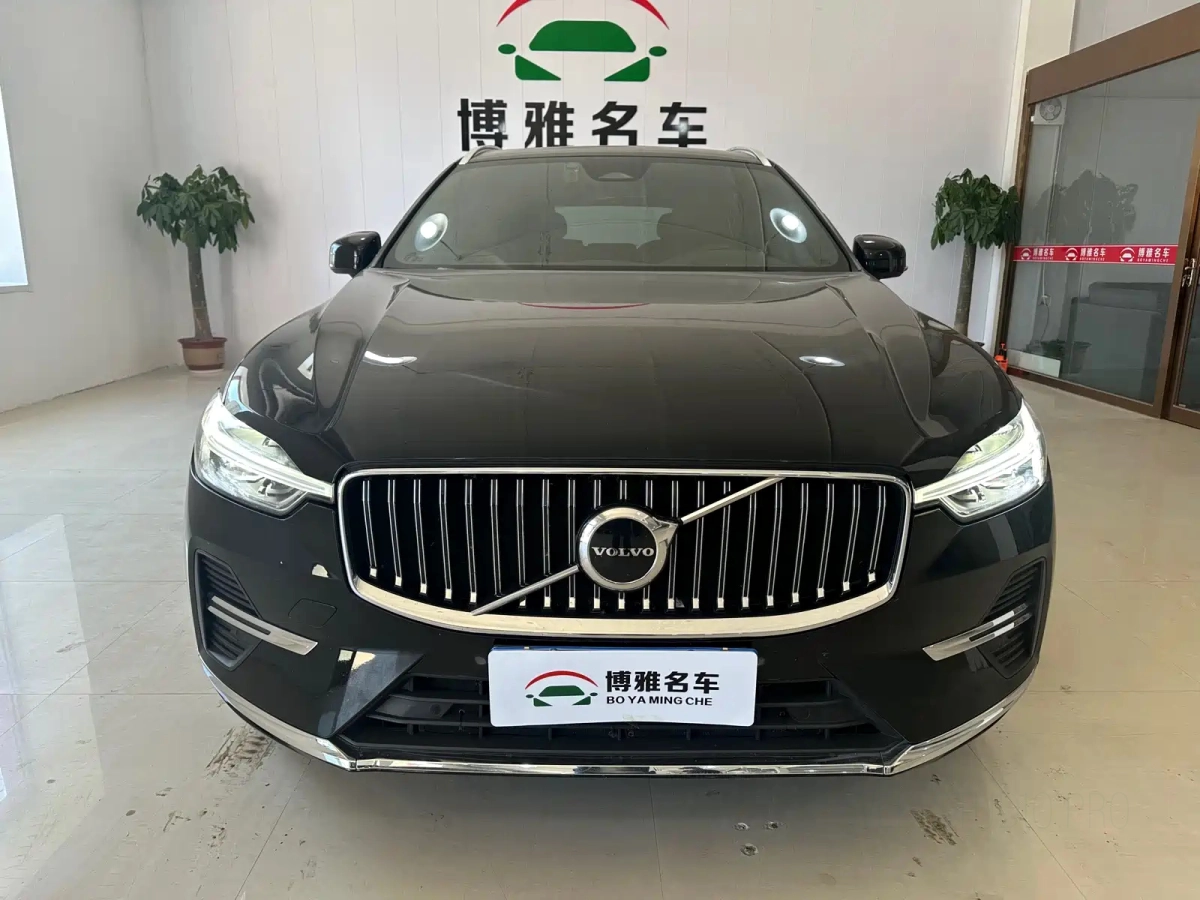 VOLVO XC60  2025