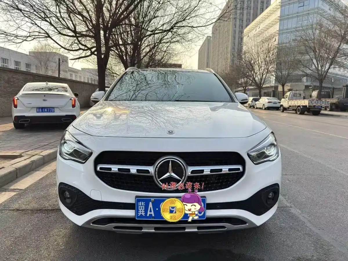 MERCEDES-BENZ GLA