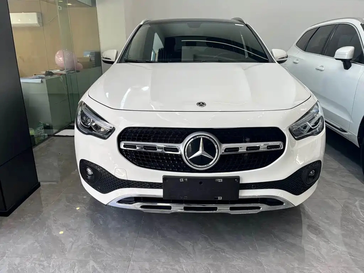 MERCEDES-BENZ GLA