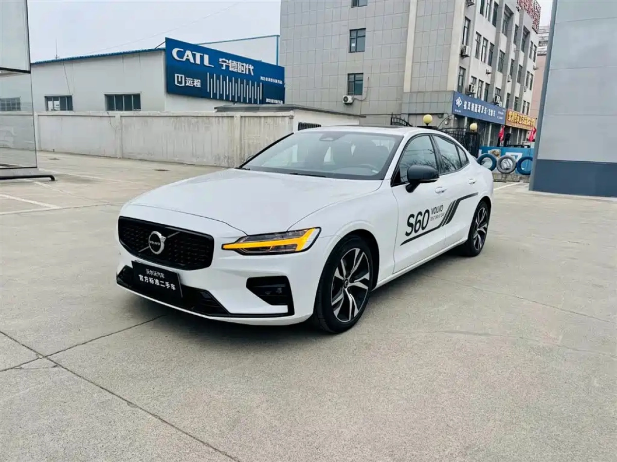 VOLVO S60  2024